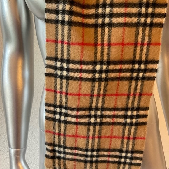 Vintage Authentic Burberrys Scarf Made in England. 70cashmere 30%wool. - Picture 4 of 7